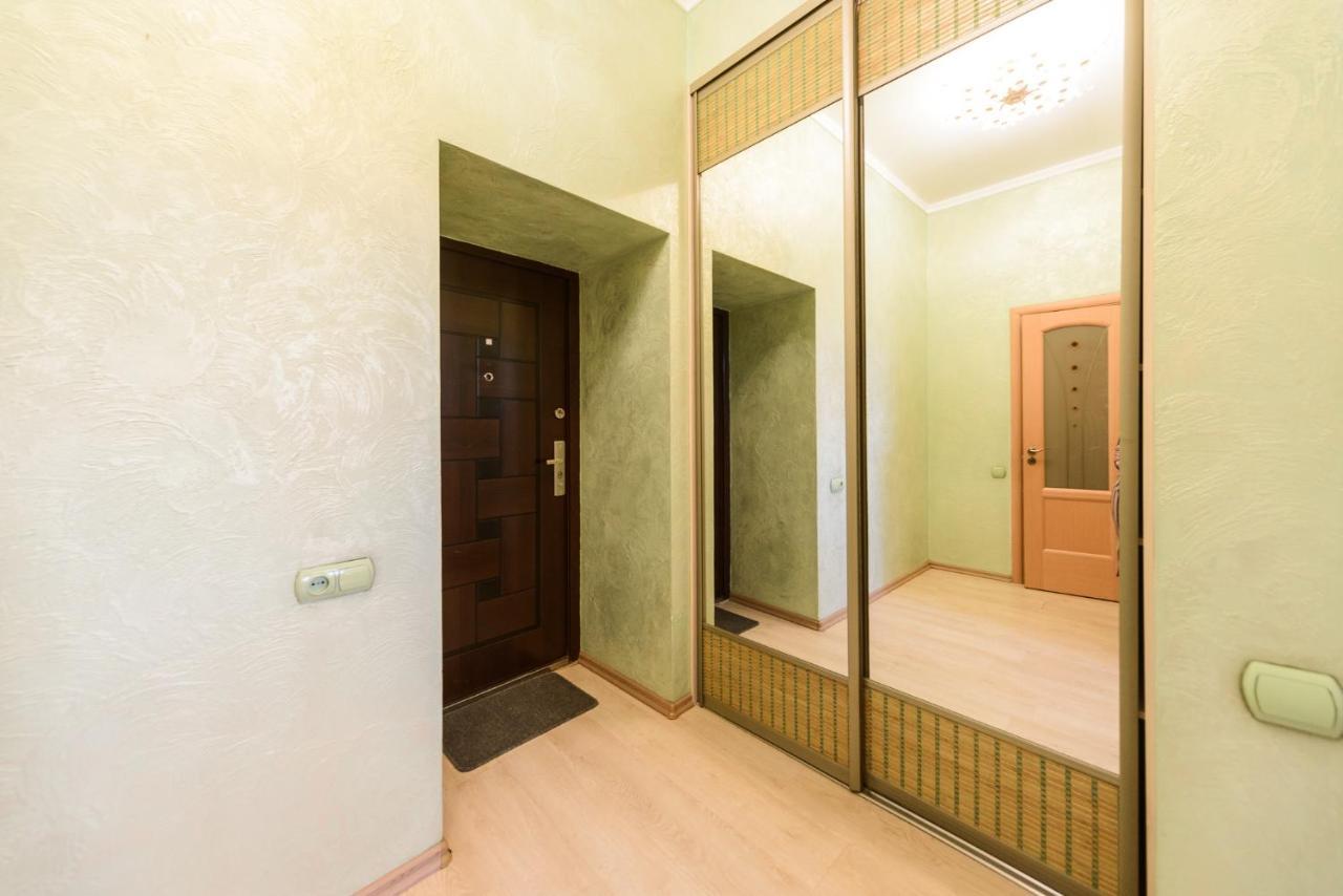 911 Apartments Antonovichа Kiev Luaran gambar