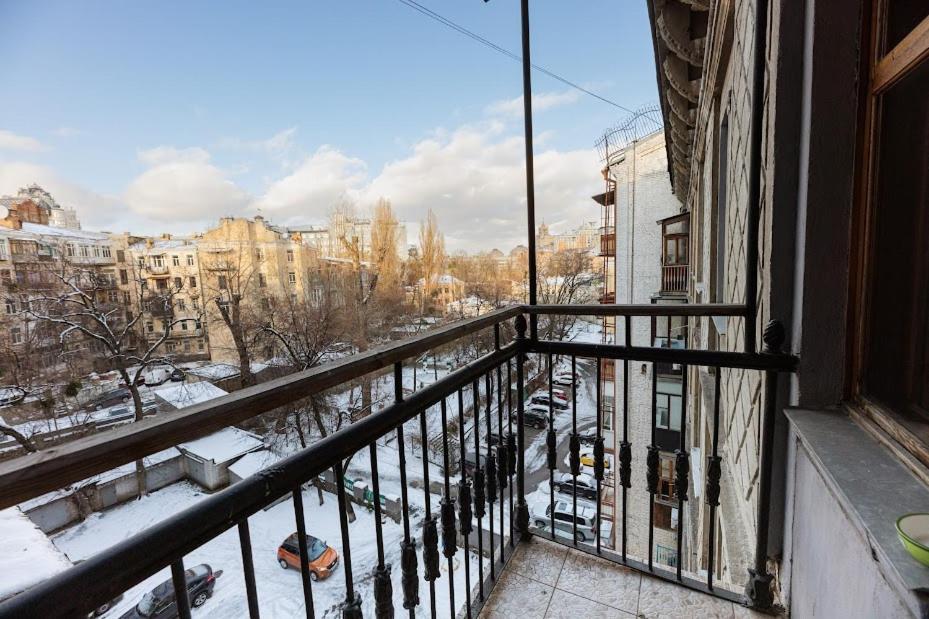 911 Apartments Antonovichа Kiev Luaran gambar