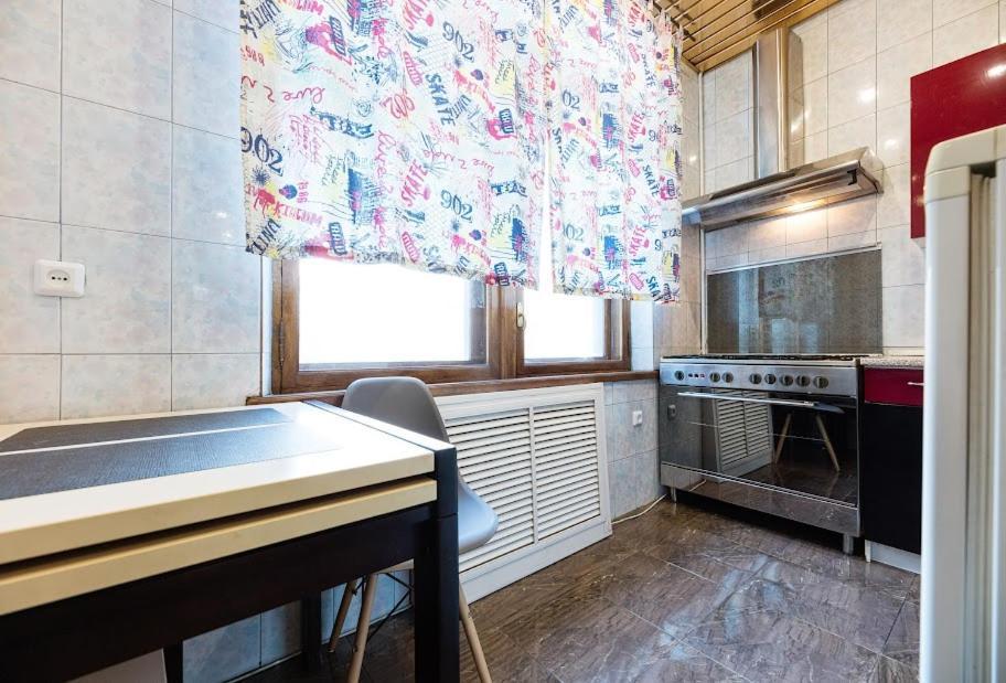 911 Apartments Antonovichа Kiev Luaran gambar