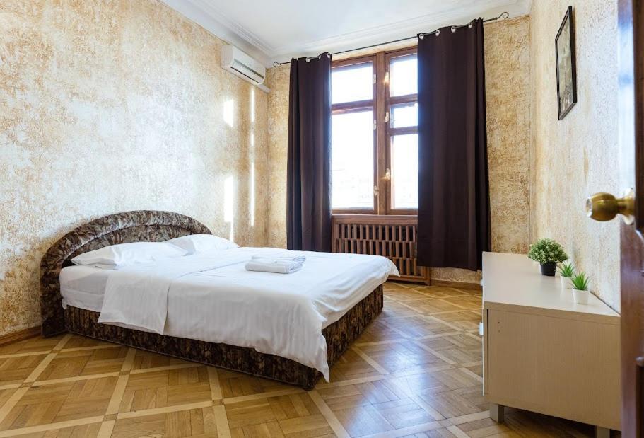 911 Apartments Antonovichа Kiev Luaran gambar