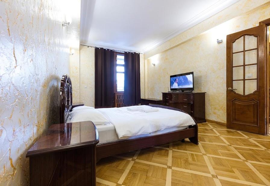 911 Apartments Antonovichа Kiev Luaran gambar