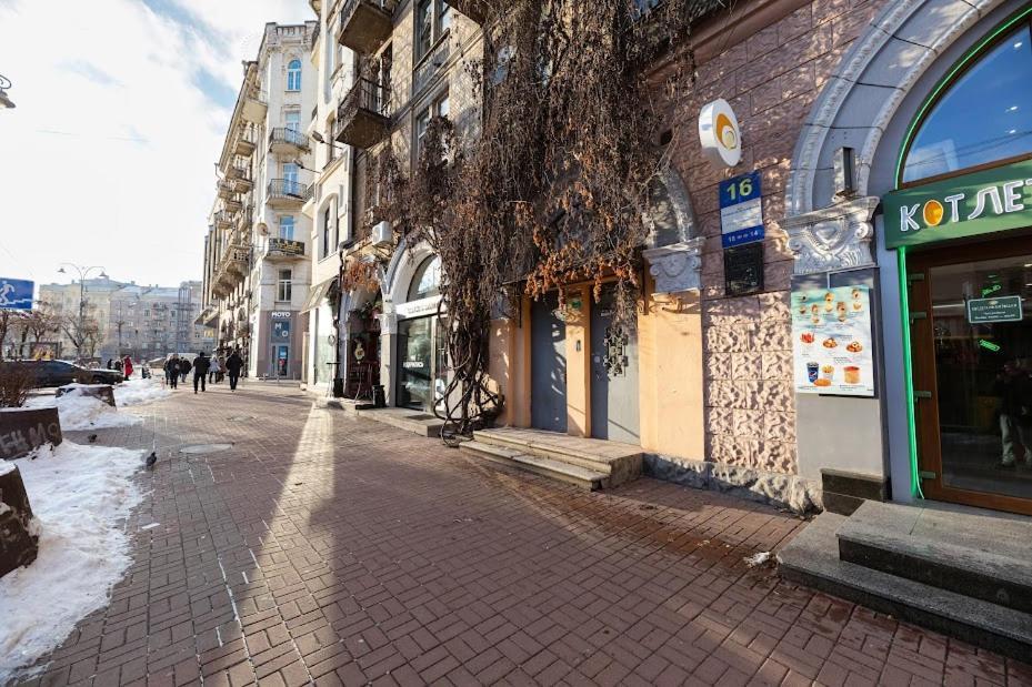 911 Apartments Antonovichа Kiev Luaran gambar