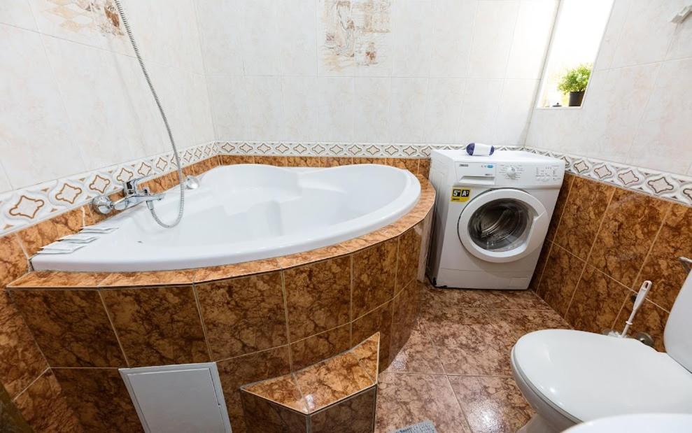 911 Apartments Antonovichа Kiev Luaran gambar