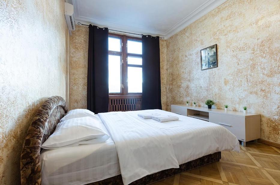 911 Apartments Antonovichа Kiev Luaran gambar