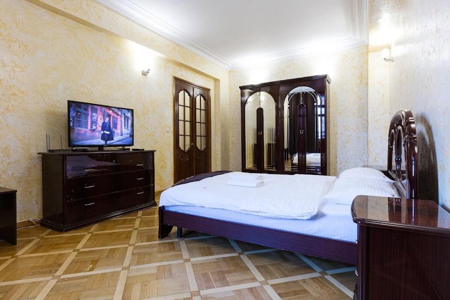 911 Apartments Antonovichа Kiev Luaran gambar