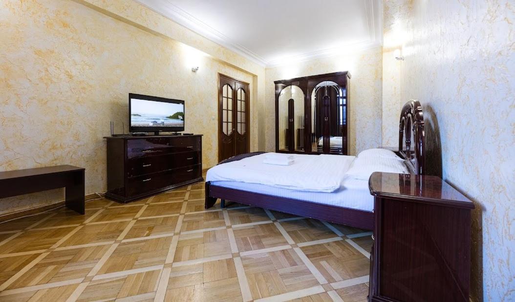911 Apartments Antonovichа Kiev Luaran gambar