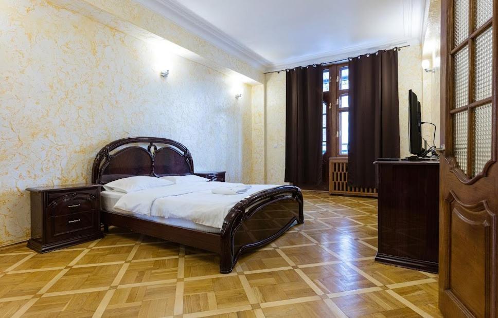 911 Apartments Antonovichа Kiev Luaran gambar