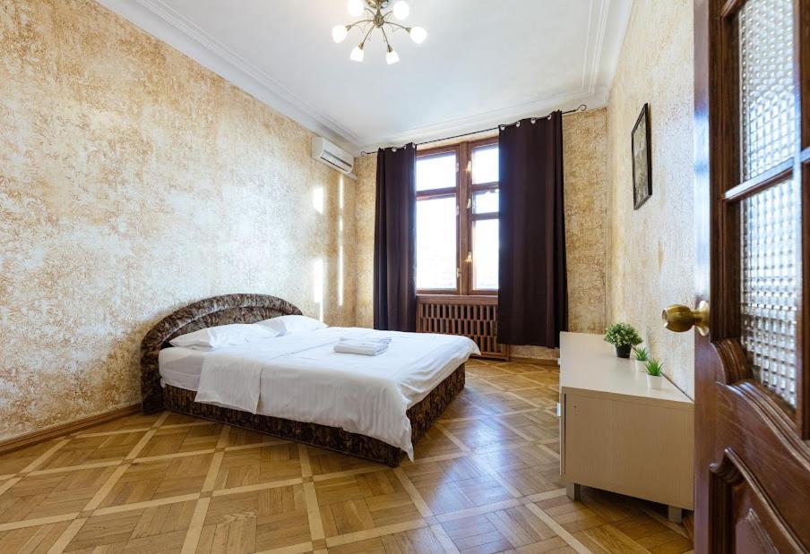 911 Apartments Antonovichа Kiev Luaran gambar