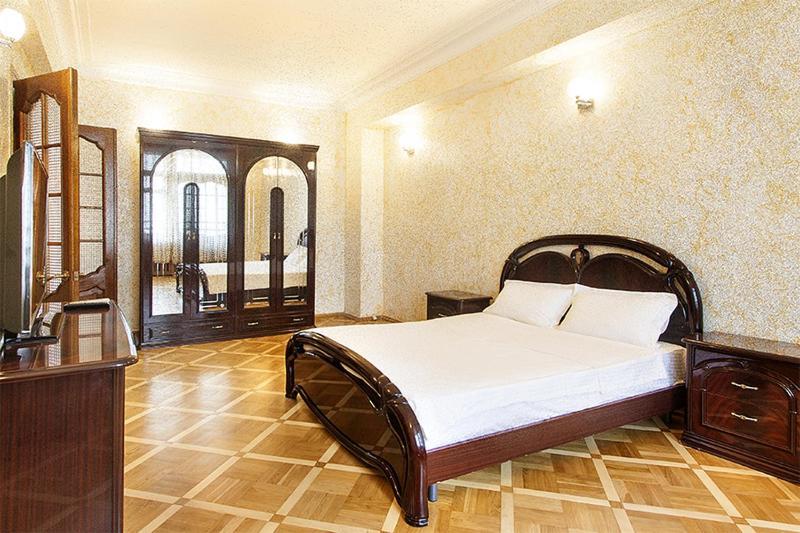 911 Apartments Antonovichа Kiev Luaran gambar
